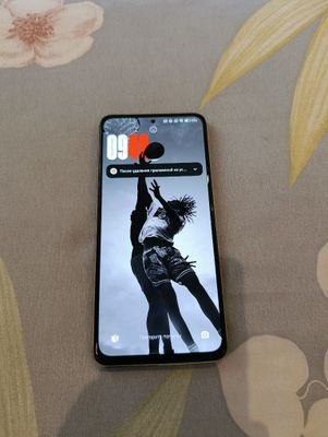 Poco x4 pro 6/128gb pas kopiya chetkiy iwlidi defekti yoq