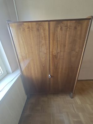 Shkaf sotiladi Juda baquvvat