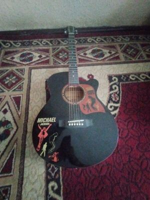 Gitara sotiladi ideal