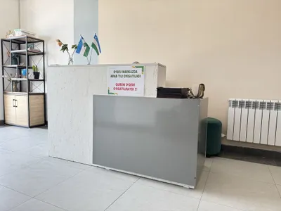 Stol reception uchun