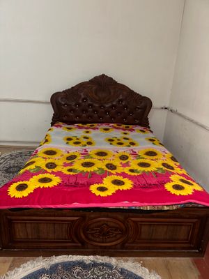 Shkafni barcha oynaklari bor