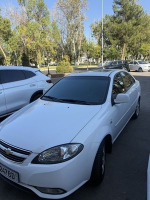 Jentra 3 poz sotiladi yoki variantga beriladi