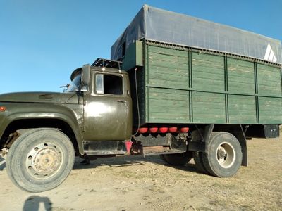 Zil130 soladi xolati zo'r yurib turbdi narxni kelishimiz