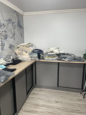 Продаю шкаф со столешницей внутри с полками