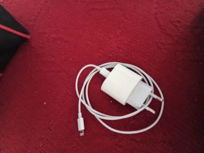 IPhone quvvatlagichi ideal tez quvvatlaydi
