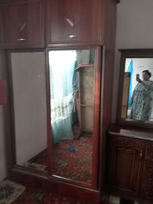 шкаф ва трюмо сотилади
