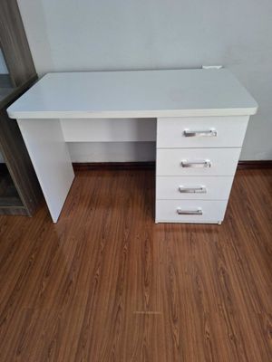 Продаётся компьютерный стол, размер-110х60х70