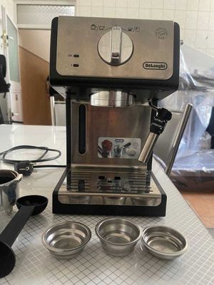 Kofe moshina sotiladi. Delonghi brend. Продается кофемашина