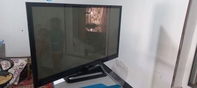 LG tv sotiladi 42 talik arzon narxda