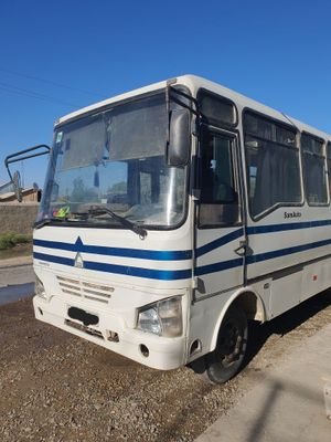 Isuzu avtobus sotiladi dizel