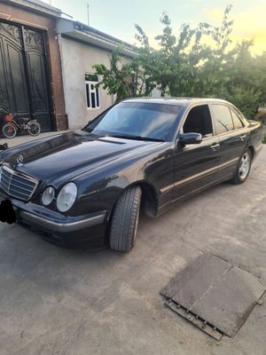 Mercedes Benz e200