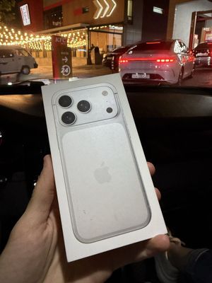 iPhone 17 pro в наличии