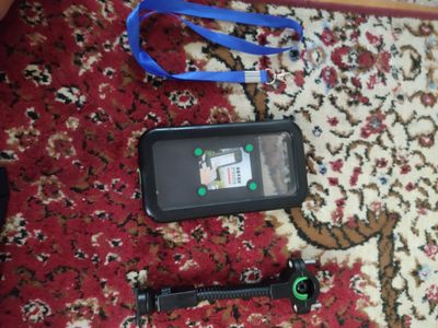 Telefon ushlagich velosiped uchun yomgʻirli havolarga zoʻr
