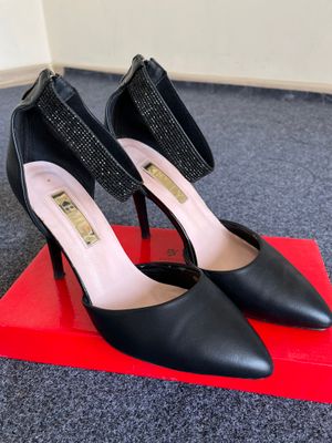 Bazmlar uchun elegantniy qora kablukli tufli
