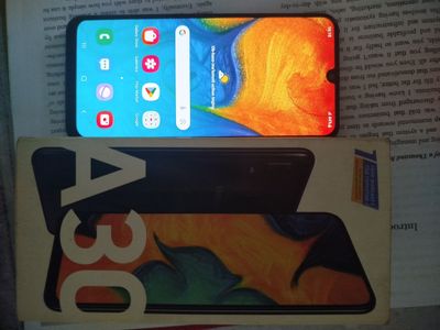 Samsung galaxy A30 sotiladi