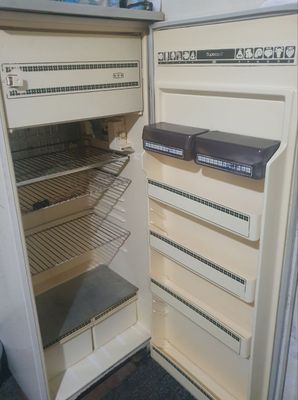 Продаётся холодильник.