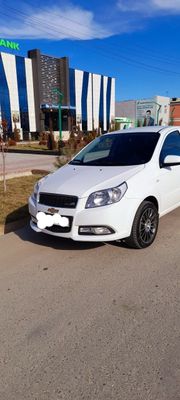 Nexia 3 sotiladi narxi 8000