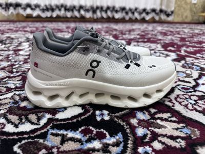 On Cloud осенние крассовки 39 размер