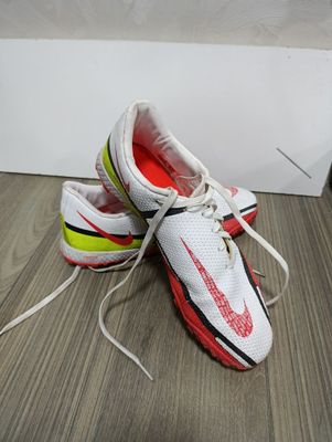 Бутсы Nike React Phantom GT2 TF, размер 42 (US 8.5, UK 7.5)