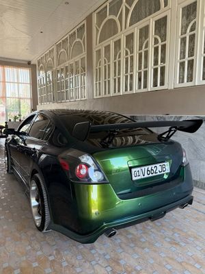 Nissan Altima haqiqiy adrenalin moshina