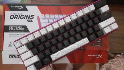 срочно продаю игровую клавиатуру Hyperx ALLOY Origins 60