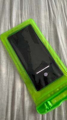 Телефон учун сувда тагида ишлайдиган чехол