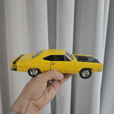 Моделька Dodge 1:18