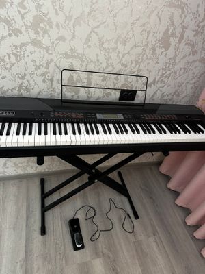 Продам отличный синтезатор пианино