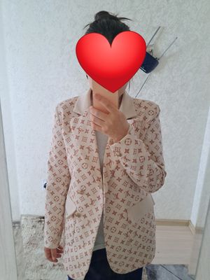 Ayollar kostyumi