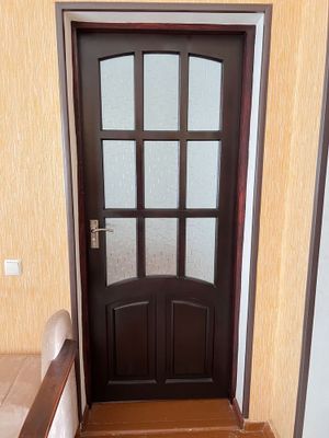 Продаются двери деревянные с замком 0,8х1,9м