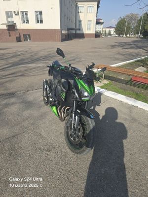 Продаю мотоцикл Kawasaki Z800.