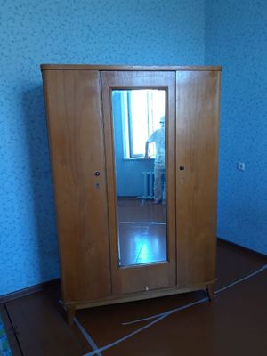 Ёғоч шкаф, мустаҳкам ва сифатли ёғочдан ясалган
