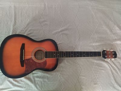 Gitara sotiladi xolati zor