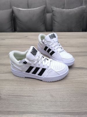 Adidas продаются