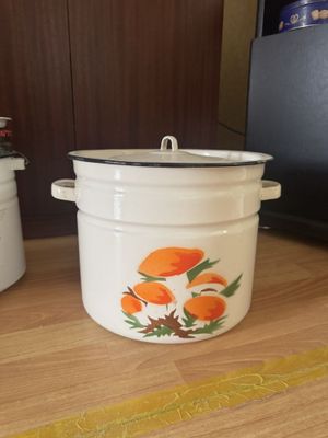 Продам эмалированные кастрюли