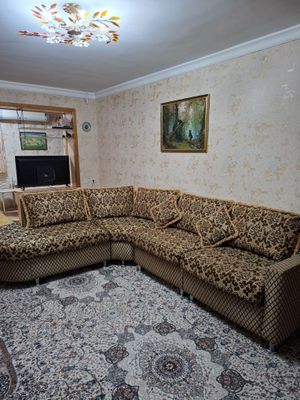 Угловой диван в хорошем состоянии ,для гостиной комнаты
