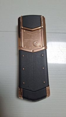 Vertu tilifon sotilad