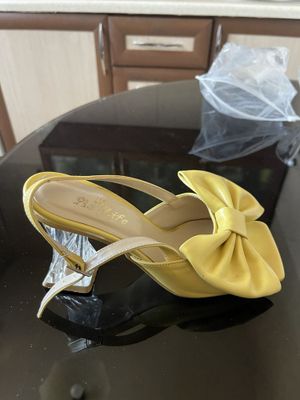 Продаются босоножки