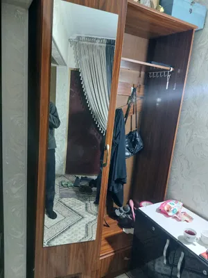 Shkaf sotiladi 1 000000 narxi kelishtirilad