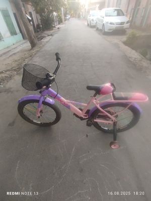 Prodayotsya velosiped dlya devochek. Velosiped sotiladi. Sostoyaniye n