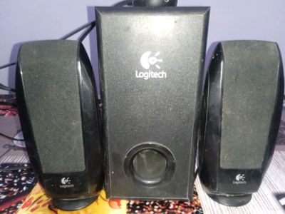LOGITECH. KOMPYUTER KOLONKASI
