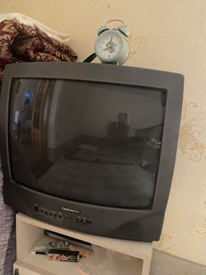 Televizor iahlaydi.