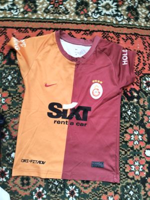 kamzul va futbol kiyim