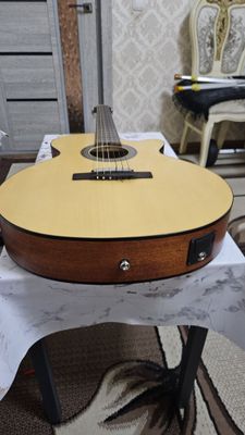 Gitara sotiladi CORT indaneziya yangi pachti