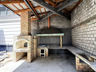 Строем летние кухни в комплексе с очагом