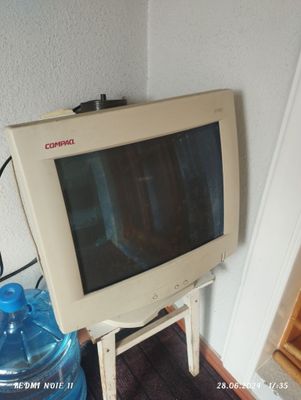 Compaq V700 monitor