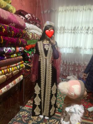 Ansanbil, sari, tillaqoshlar