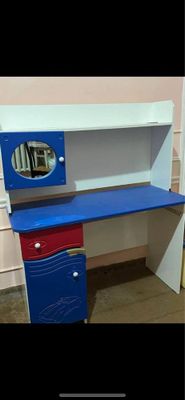 Детский письменный стол