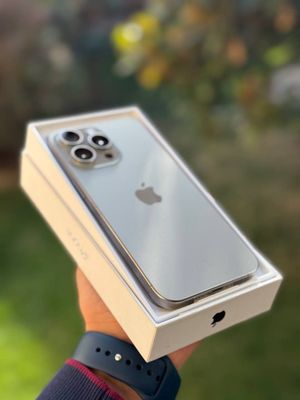 iPhone 15 Pro Max Natural titan