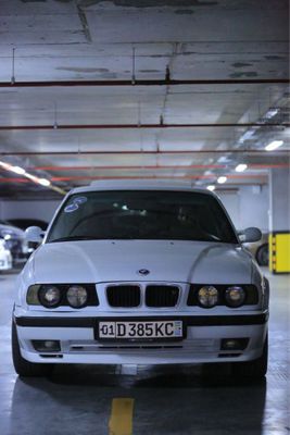 Bmw 525i tayyor praekt srochna sotiladi.